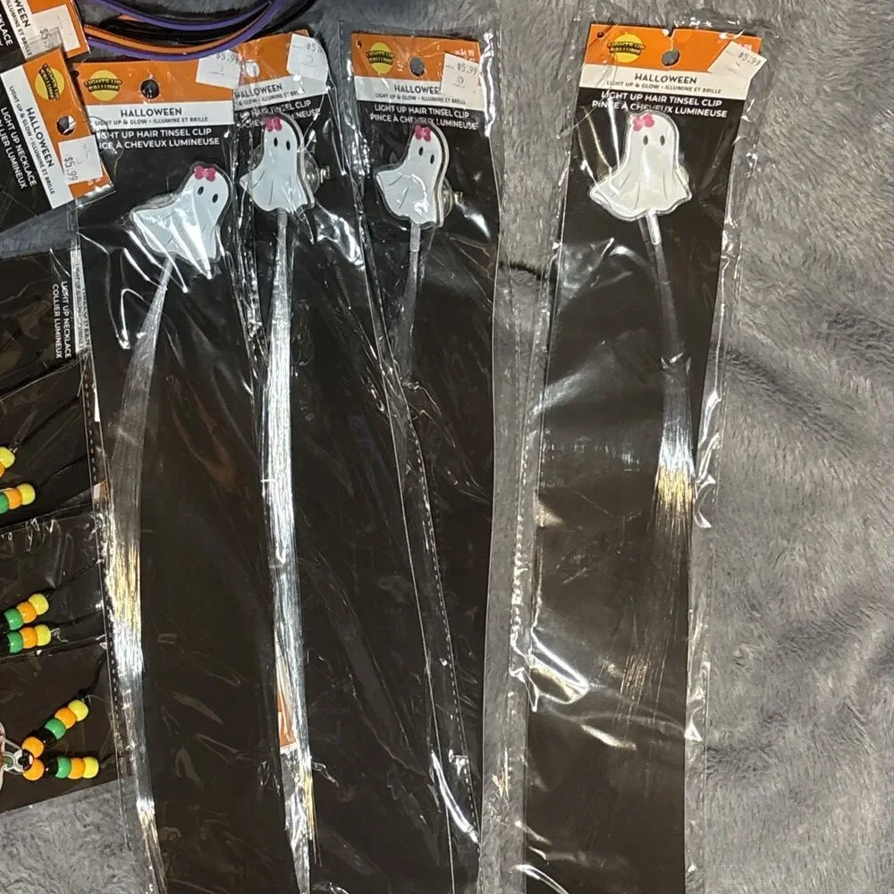 Lot of 29 Halloween Light Up Necklaces Jewelry Wands Party Favor Prize Classroom